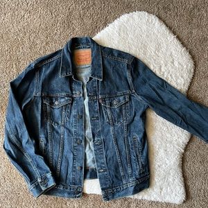 Levi’s Men’s Size M, Medium-Dark Wash Denim Trucker Jacket